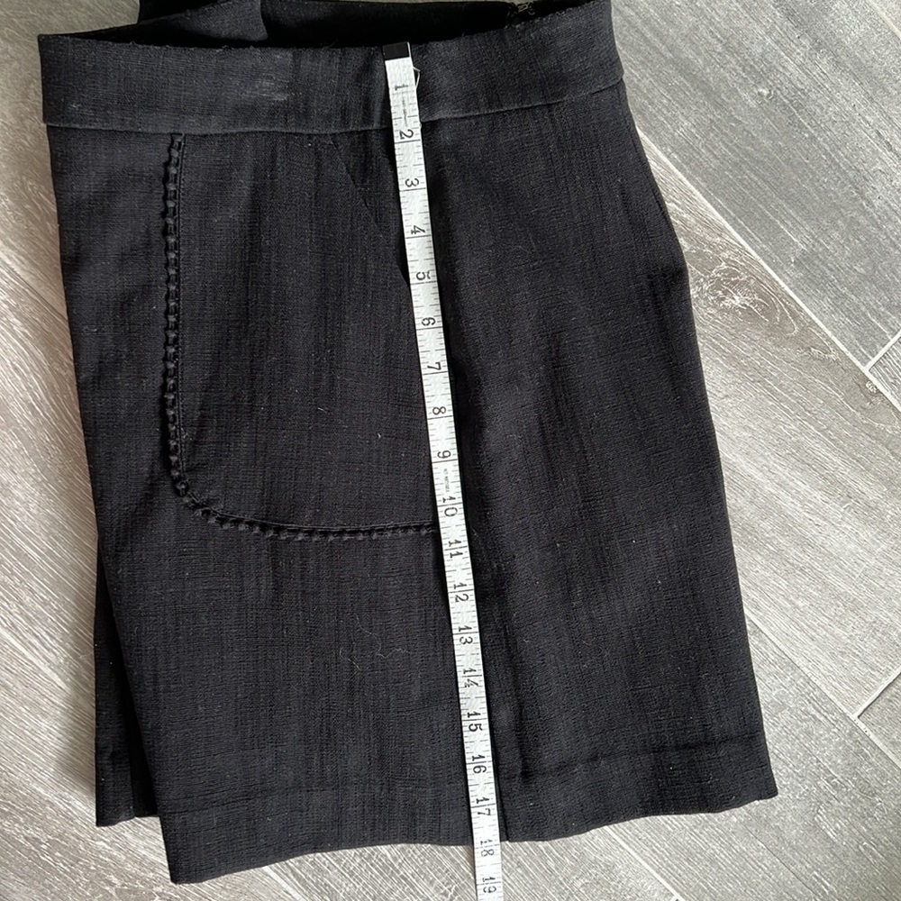 Black 18” lined skirt w/cute pocket trim detail - Picture 5 of 8